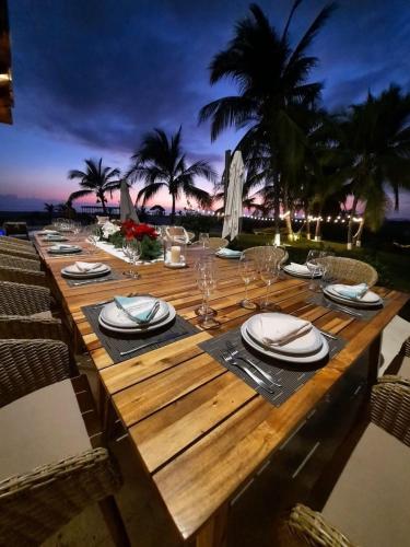 Restaurant, Casa Kundavi Beach Front Paradise in San Isidro Llano Grande