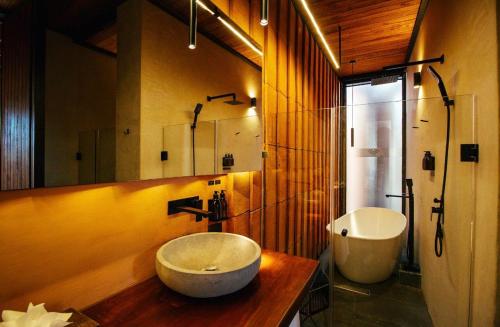 El Recinto Luxury Hotel - Tap to explore photos
