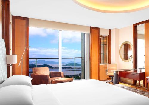 โรงแรมเชอราตัน โจวซาน (Sheraton Zhoushan Hotel) in ติงไห่