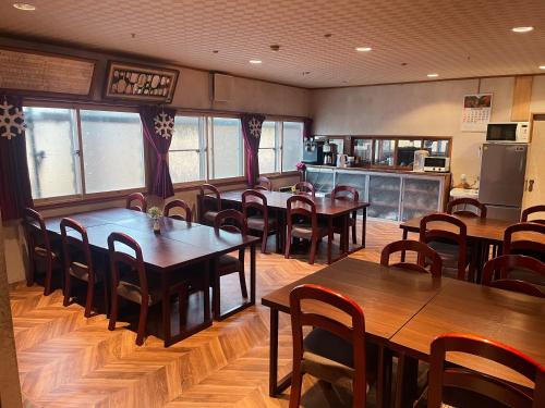 Ресторант, AKANE Hostel Akane Natural Hot Spring Ryokan in Kagura Snow Resorts
