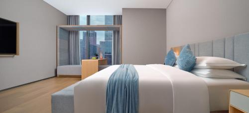 Deluxe Double Room image 2