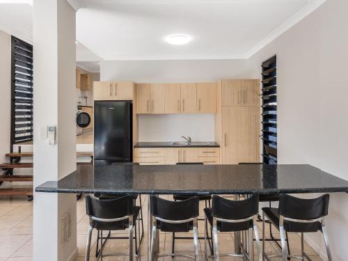 22 Seaview Terrace Moffat Beach - image 3