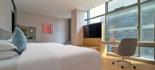 Deluxe Twin Room image 3