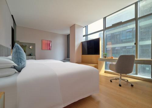 Deluxe Twin Room image 2