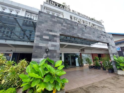 Ladja Hotel Sintang Sintang