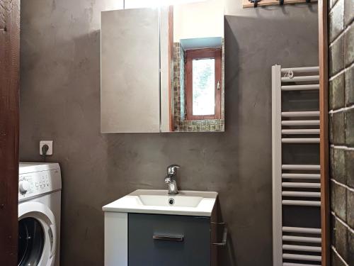 Charmant 2 pieces renove, expose sud, a 50m des pistes, WiFi, TV, parking, casier a skis - FR-1-411- in Les Arcs