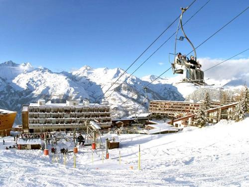 Charmant 2 pieces renove, expose sud, a 50m des pistes, WiFi, TV, parking, casier a skis - FR-1-411- in Les Arcs