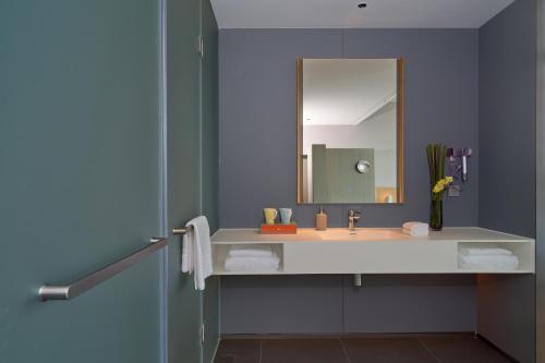Executive Double Room with River View image 1