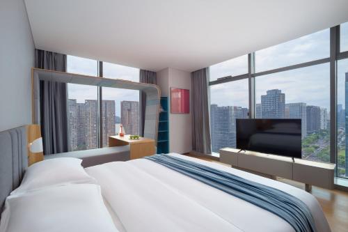 Executive Double Room with River View image 3