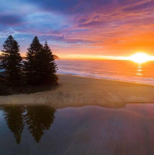 Exhale Terrigal, Stylish & Spacious, 150M to beach in Costa Central