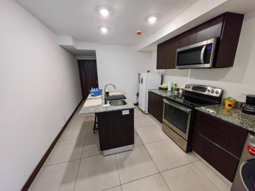 1102 Torre los Yoses Hermoso Apartamento en Barrio Escalante con Parqueo