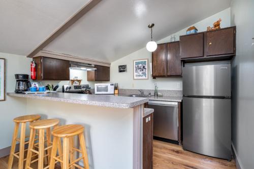 Dog Friendly Studio, Sleeps 4 - Creekside #92