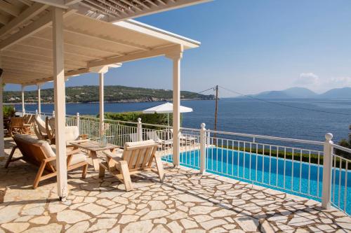 Swimmingpool, Ionian Calm Villas in Vasiliki