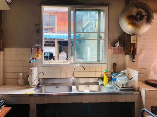 우타이타니 SolarCell walking street Homestay - โซล่าเซลล์ถนนคนเดินโฮมสเตย์ 4성급 게스트하우스 수영장