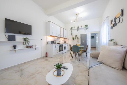 MODERN APARTMENT 200M FROM ACROPOLIS 100Mbps NETFLIX