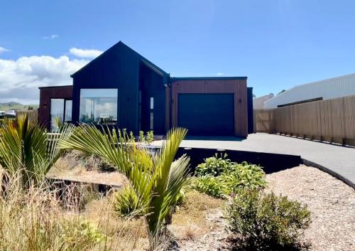 B&B Waihi Beach - Sandy Palms -Home Away From Home - Bed and Breakfast Waihi Beach