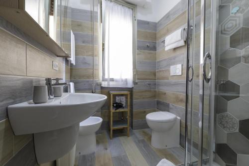 One-Bedroom Apartment with Sea View image 6