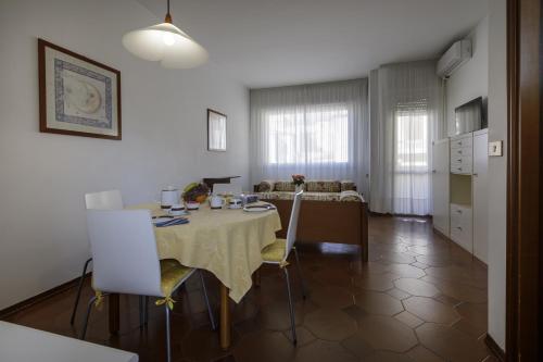 One-Bedroom Apartment with Sea View image 9