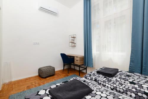 Akacfa 7 City Center Beautiful Apartment - image 2