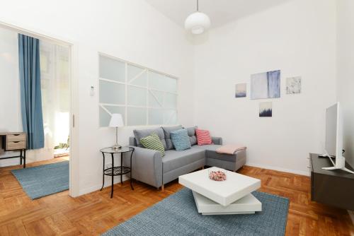 Akacfa 7 City Center Beautiful Apartment - image 10
