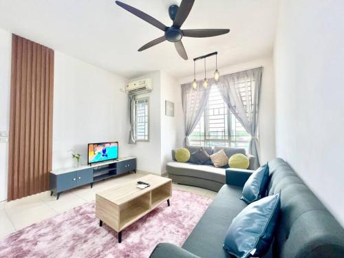 snooze 1-12Pax Cozy Home Setia Alam SCCC TV&WiFi Pool snooze 1-12Pax Cozy Home Setia Alam SCCC TV&WiFi Pool