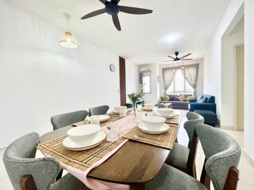 snooze 1-12Pax Cozy Home Setia Alam SCCC TV&WiFi Pool snooze 1-12Pax Cozy Home Setia Alam SCCC TV&WiFi Pool