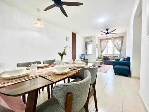 snooze 1-12Pax Cozy Home Setia Alam SCCC TV&WiFi Pool snooze 1-12Pax Cozy Home Setia Alam SCCC TV&WiFi Pool