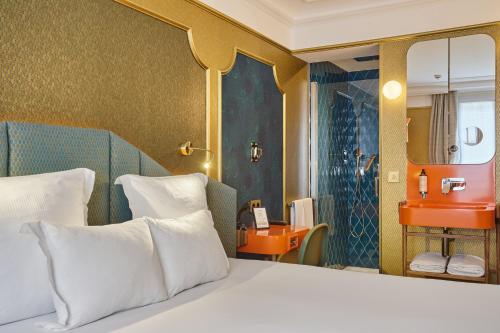 room detail thumbnail 2