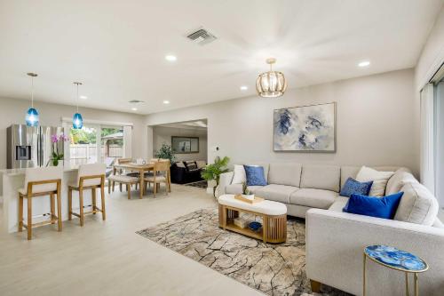 Pompano Beach Home with Patio and Pool 1 Mi to Ocean! in Pompano Beach, USA