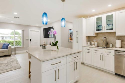 Pompano Beach Home with Patio and Pool 1 Mi to Ocean! in Pompano Beach, USA