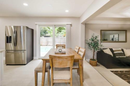 Pompano Beach Home with Patio and Pool 1 Mi to Ocean! in Pompano Beach, USA