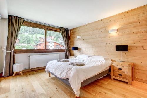 Three-Bedroom Apartment image 7