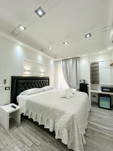 Double or Twin Room with View image 10