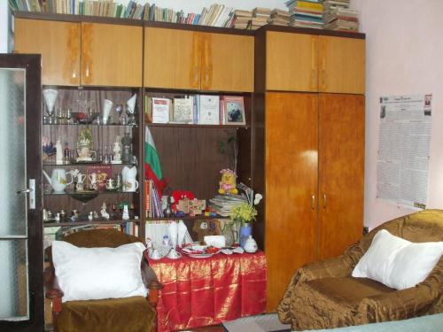 Kamigs Apartment - image 14