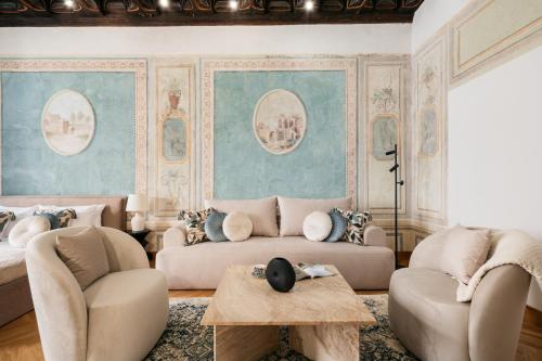 Gallery 7 Heritage Apartment - LoftAffair Collection