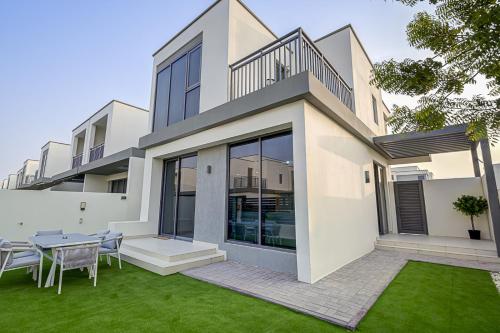 Brand New Luxurious 4BR & Maid Room Townhouse in Dubail Hill Estate, Dubaj
