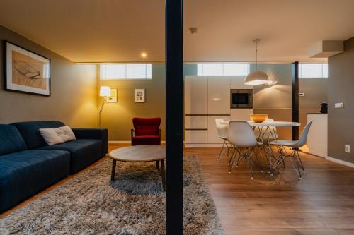 One-Bedroom Apartment image 9