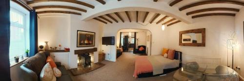 Picture of King St Cosy - Wood Stove & Ice Maker