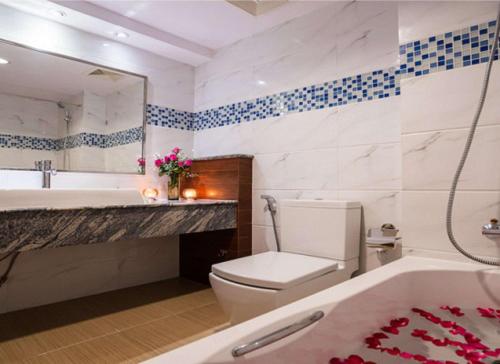 Deluxe Twin Room image 1