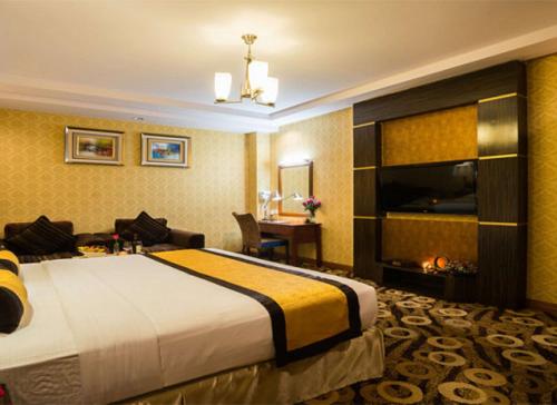 Deluxe Double Room - Smoking image 2