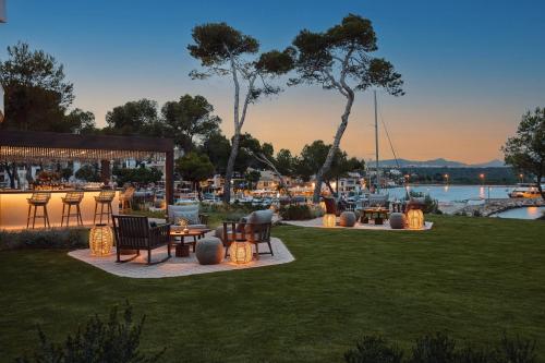 مطعم, Ikos Porto Petro in كالا سانتانيي