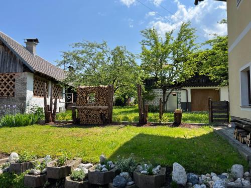 花園, Ferienwohnung Mahar in 費斯特里茨欽羅森塔爾