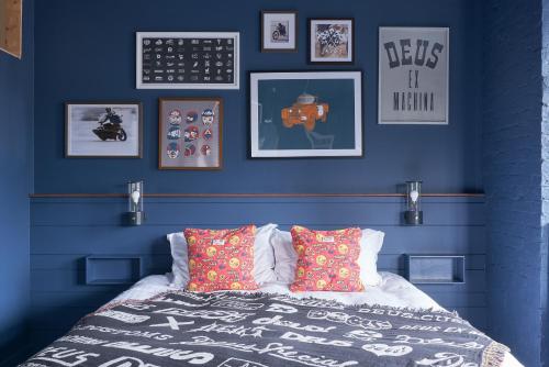 1 king bed, 1 twin bed, 1 bunk bed