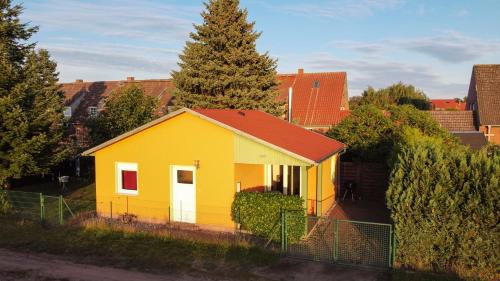 kleines Ferienhaus am Feldrand