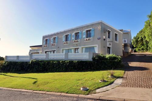 Kykmar 4 bedroom Beach House, Stilbaai