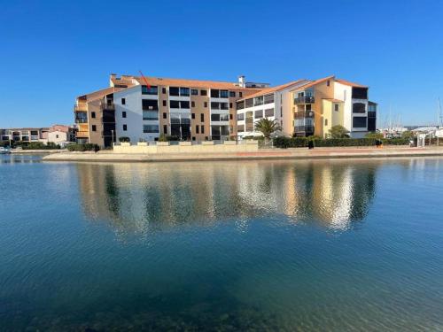 Appt au calme face a la marina - proche plage - Parking Piscine - Location saisonnière - Saint-Cyprien