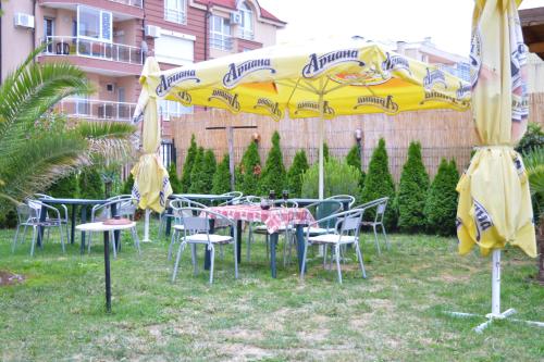 Restaurant, Hotel Paradise in Lozenets