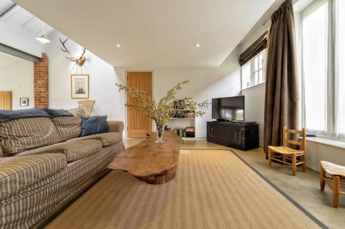 Lodge Farm - image 8