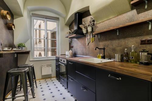 Old Town Square Apartments by Michal&Friends, Прага (фото 5)