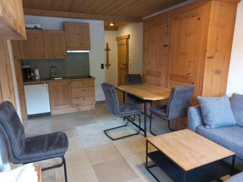 2 bedrooms, 3 beds